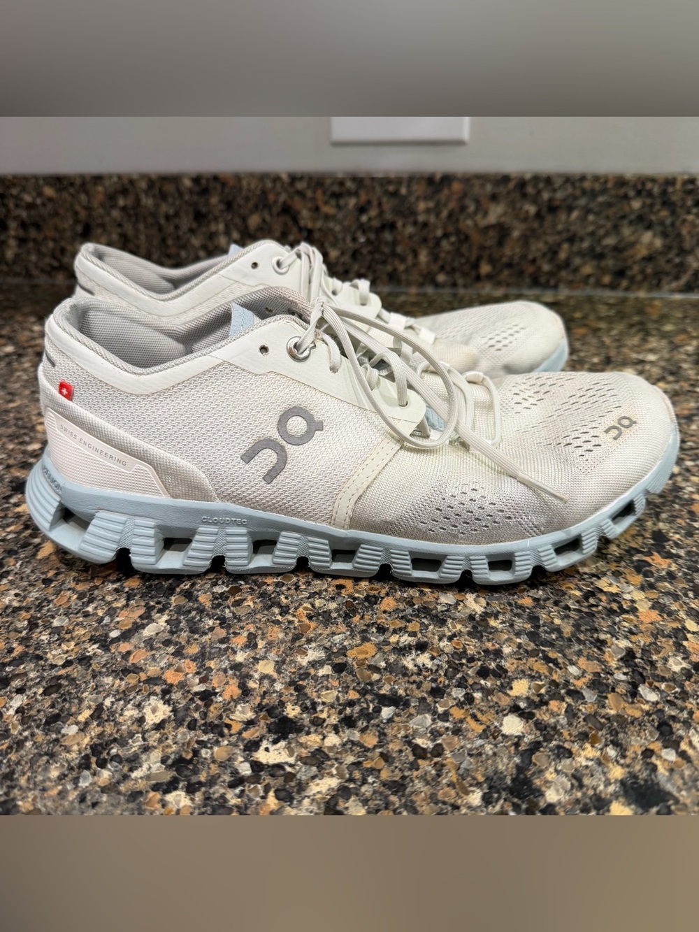 On Running Women's Cloud Sneakers in Light Gray/White 8.5
